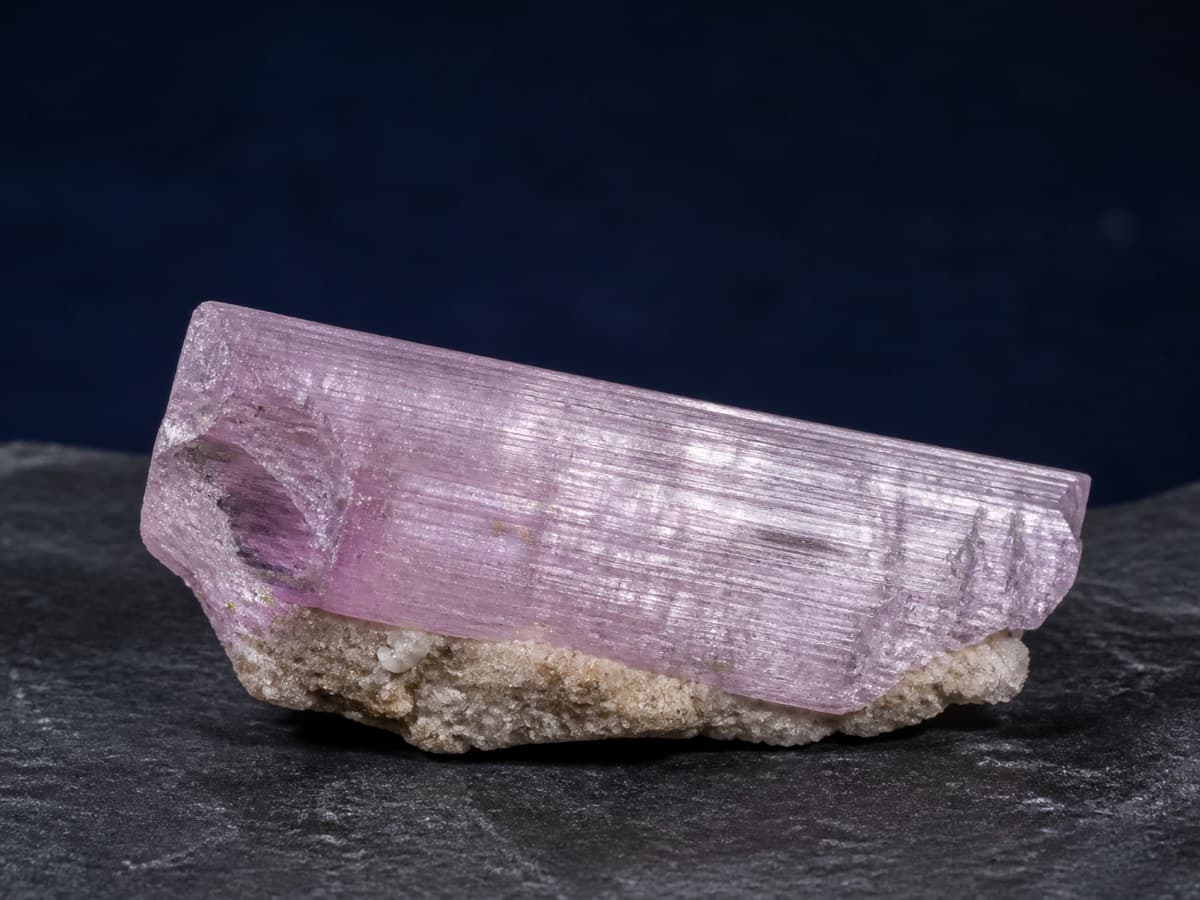 Kunzite: fotografia illustrativa associata alla scheda